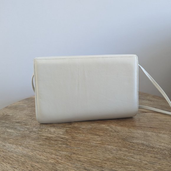 Vintage White and Gold Purse - Picture 3 of 12